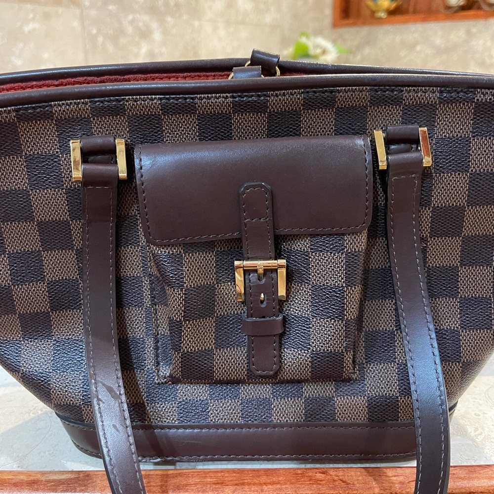 Vintage authentic lv purse ,it’s still nice for its age .. i